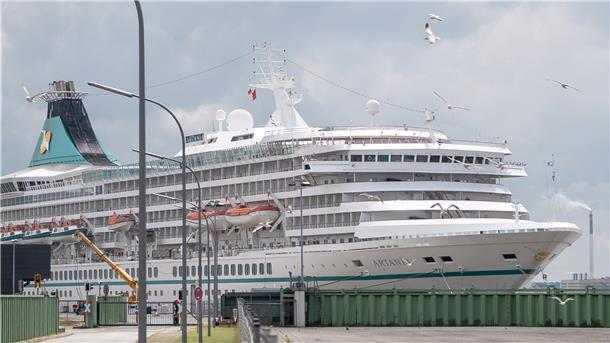 Das Kreuzfahrtschiff „Artania“ soll Freitag vom Kreuzfahrtterminal in Richtung Emden ablegen. Bis Mitte Oktober wurden die Reisen abgesagt.