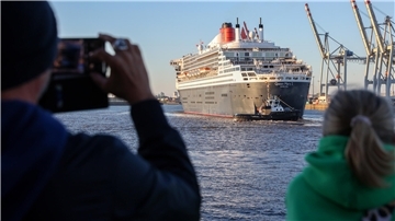 Das Kreuzfahrtschiff „Queen Mary 2“ kommt zum ersten Mal nach Bremerhaven.