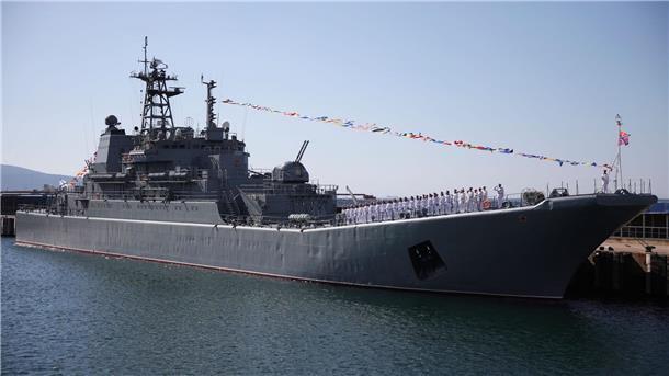 Kiew: Russisches Landungsschiff bei Angriff beschädigt Das Landungsschiff „Olenegorski gornjak“ im Hafen von Noworossijsk (Archivbild).