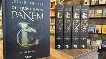 „Die Tribute von Panem“ gehen mit fünftem Band weiter Das lange Warten hat ein Ende: der fünfte Teil der Jugendbuch-Reihe „Die Tribute von Panem“ ist weltweit erschienen.