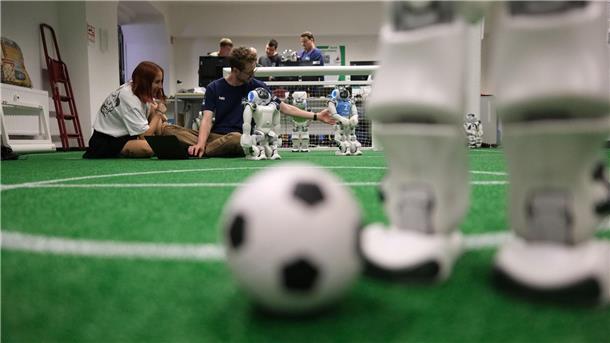 Roboterfußball-WM in Eindhoven - Deutsche Titelchancen gut Das letzte Mal wurde die HTWK im Jahr 2018 in Montreal Weltmeister.