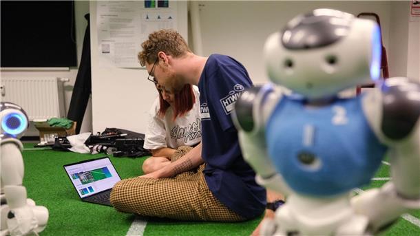 Roboterfußball-WM in Eindhoven - Deutsche Titelchancen gut Das letzte Mal wurde die HTWK im Jahr 2018 in Montreal Weltmeister.