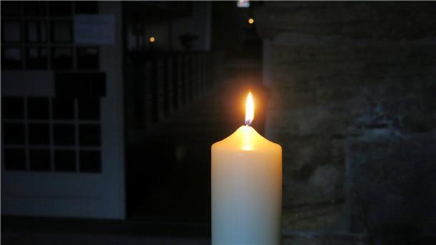 Das Licht verdrängt die Dunkelheit: Bei der Osternacht dreht sich vieles um Symbolik.