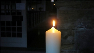 Das Licht verdrängt die Dunkelheit: Bei der Osternacht dreht sich vieles um Symbolik.