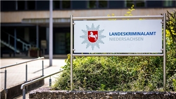 Das LKA Niedersachsen ist seit Jahren mit Zielfahndern auf der Suche nach den Ex-RAF-Terroristen.