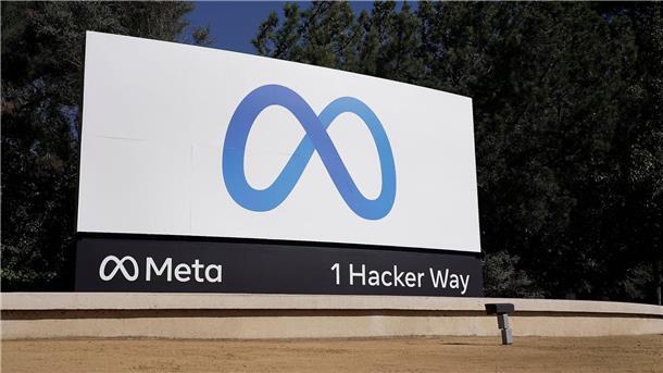 Das Logo von Meta ist in der Unternehmenszentrale in Menlo Park, Kalifornien, zu sehen.