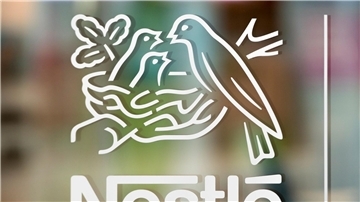 Das Logo von Nestlé. Der weltgrößte Nahrungsmittelhersteller hat im ersten Halbjahr Umsatz und Gewinn gesteigert.