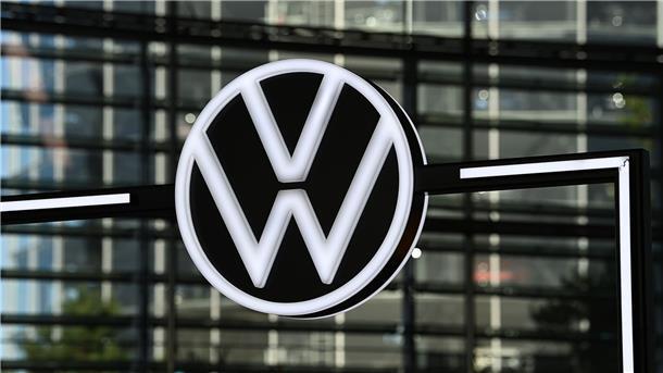 Entlassungen bei Twitter laufen an - Ausmaß unklar Das Logo von VW: Der Konzern will keine Werbung mehr auf Twitter schalten.