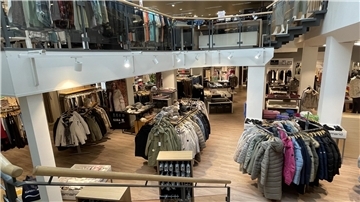 Büsing-Schließung: „Das ist ein Armutszeugnis für Nordenham“ Blick ins Modehaus Büsing in Nordenham, das Mitte 2026 schließt.