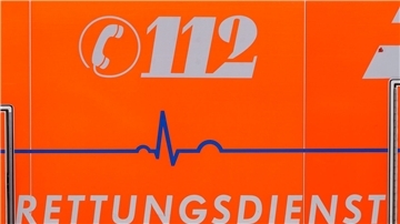Das Motorrad kam von der Straße ab und überschlug sich. (Symbolbild)