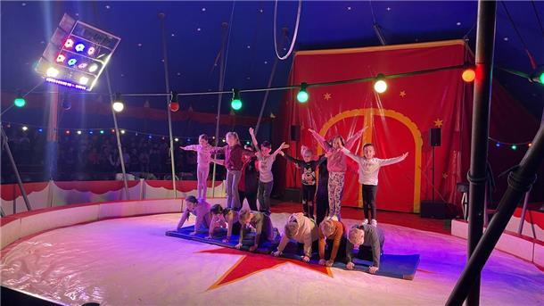 Im Mitmach-Zirkus Casselly werden Kinder in einer Woche zu den Stars der Manege Zirkusgruppe