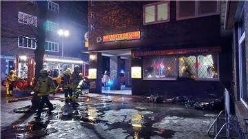 Verbrannte Überreste des Nachtlagers eines Obdachlosen im Elfenweg in Cuxhaven