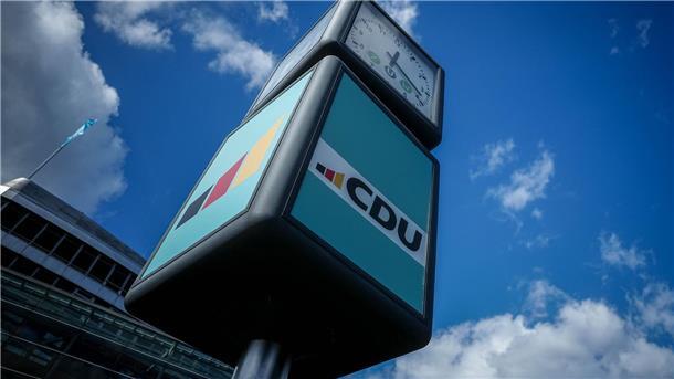 Cyber-Angriff auf CDU - Verfassungsschutz eingeschaltet Das Netzwerk der CDU ist von Hackern angegriffen worden.