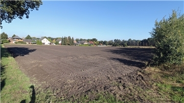 Noch ist hier landwirtschaftliche Fläche. Doch diese Zeiten werden bald ein Ende haben.