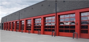 Das neue Feuerwehrgebäude am Südring bietet mit seinen großen Fahrzeugboxen endlich genug Platz für die Autos der Zevener Brandbekämpfer.