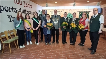 Das neue Königshaus (von links): Ike Lünzmann, Kim Booth, Leah Kahrs, Peter Grimm, Marion Grimm, Hans-Peter Grimm, Rita Lück, Angela Kahrs, Annika Tahmke, Andre Fuge.