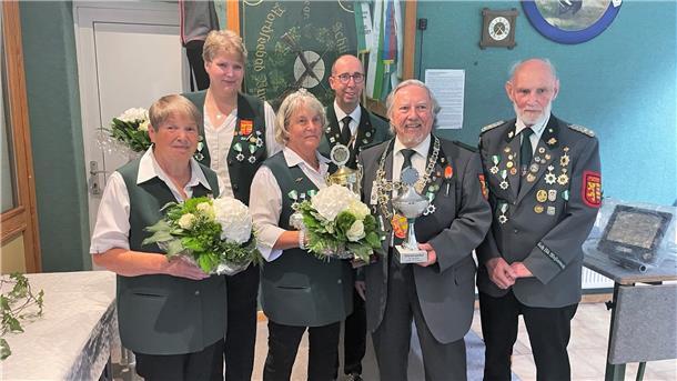 Das neue Königshaus (von links): Sandra Nuss, Edda Haschen, Bärbel Garbade, Lorenz Heinen, Hans-Werner Wichowksi und Hartmut Garbade.
