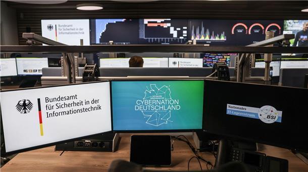 Faeser verspricht mehr Schutz vor KI-Manipulation Das neue Nationalen IT-Lagezentrum im Bundesamt für Sicherheit in der Informationstechnik (BSI).