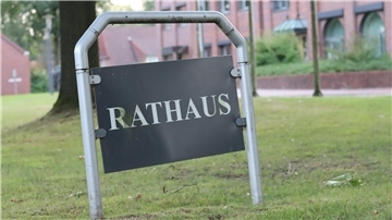 Das Niedersächsische Oberverwaltungsgericht hat den B-Plan „Grundschule und Oberstufe“ der Gemeinde Tarmstedt für ungültig erklärt. Die Gerichtskosten soll die Samtgemeinde tragen.