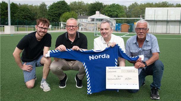 Spendenübergabe beim FC Sparta