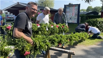Das Pfingstbaumsetzen ist gut vorbereitet.