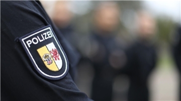 Das Polizei-Wappen von Mecklenburg-Vorpommern. Die Richterinnen und Richter des Bundesverfassungsgerichts erklärten etliche Vorschriften im 2020 reformierten Sicherheits- und Ordnungsgesetz des Bundeslandes für verfassungswidrig.