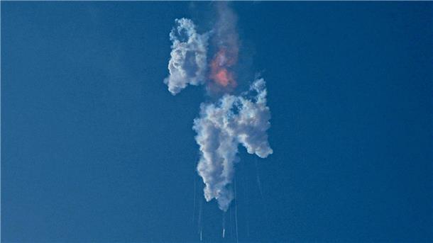 Das Raumschiff „Starship“ von SpaceX explodiert und bricht nach dem Start von der Starbase in Boca Chica auseinander.