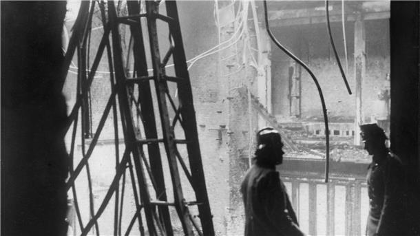 Das Reichstagsgebäude wurde in der Nacht auf den 28. Februar 1933 durch Brandstiftung größtenteils zerstört.