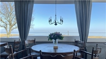 Das Restaurant macht seinem Namen alle Ehre. Einen solchen Ausblick hat man beim Essen an nicht vielen Stellen in Butjadingen.