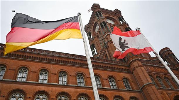 Wahlleiter: Berliner Wiederholungswahl wird funktionieren Das Rote Rathaus, Sitz der Regierenden Bürgermeisterin sowie des Senats von Berlin.