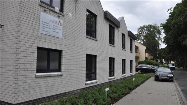 Das RVZ von außen. Rund um das Gebäude in der Ilsestraße stehen 16 Parkplätze zur Verfügung.