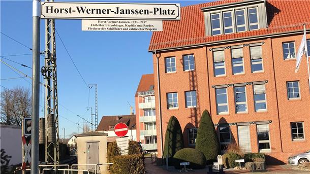 Das Schild hängt schon, die Einweihung des nach Horst-Werner Janssen benannten Platzes folgt.