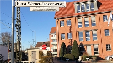 Das Schild hängt schon, die Einweihung des nach Horst-Werner Janssen benannten Platzes folgt.