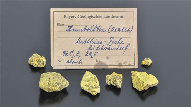 Überraschungsfund: sehr seltenes Mineral entdeckt Das seltene Mineral Humboldtin besteht aus Kohlenstoff und Wasser und enthält gleichzeitig auch Eisen.