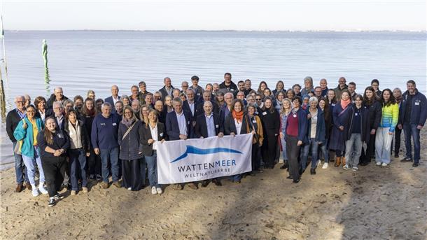 Das sind die Teilnehmerinnen und Teilnehmer des 14. Weltnaturerbeforums, das in Dangast stattfand.