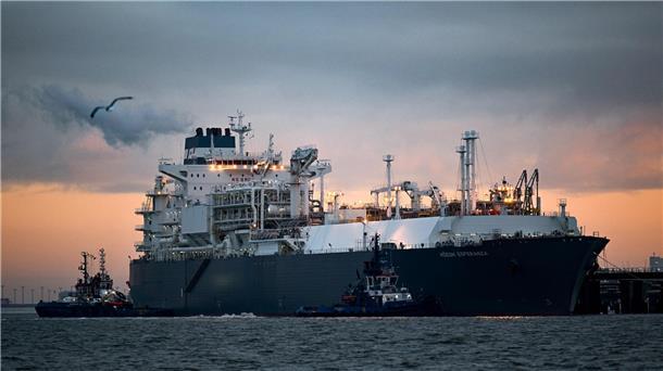 Genehmigung für erstes LNG-Terminal in Wilhelmshaven erteilt Das Spezialschiff „Höegh Esperanza“ wird angelegt. Die „Höegh Esperanza“ wird als schwimmende Plattform dienen, um LNG anzulanden und zu regasifizieren.