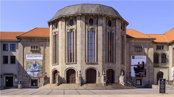Das Stadttheater Bremerhaven auf dem Theodor-Heuss-Platz bietet viel für Kultur-Interessierte: Schauspiel, Oper, Musical, Ballett, Kinder- und Jugendtheater.