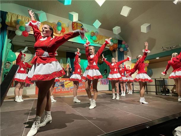 Das Tataah-Tanzballett eröffnete das Programm.