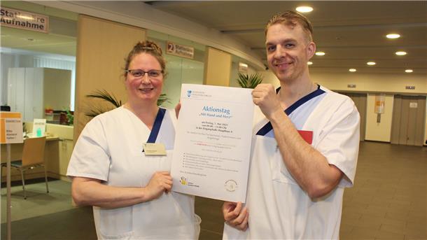 Das Team der Krankenhaushygiene informiert am Aktionstag „Mit Hand und Herz“ am 5. Mai über Händehygiene.