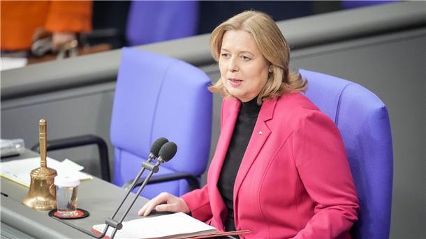 Bundestagspräsidentin Bas: „Wir sind wachsam“ Das Thema Sicherheit stehe im Bundestag permanent auf der Agenda, so Bundestagspräsidentin Bärbel Bas.