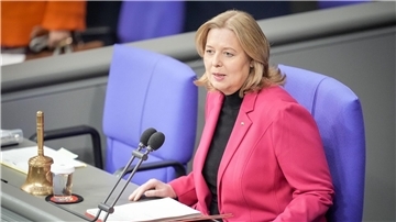 Das Thema Sicherheit stehe im Bundestag permanent auf der Agenda, so Bundestagspräsidentin Bärbel Bas.