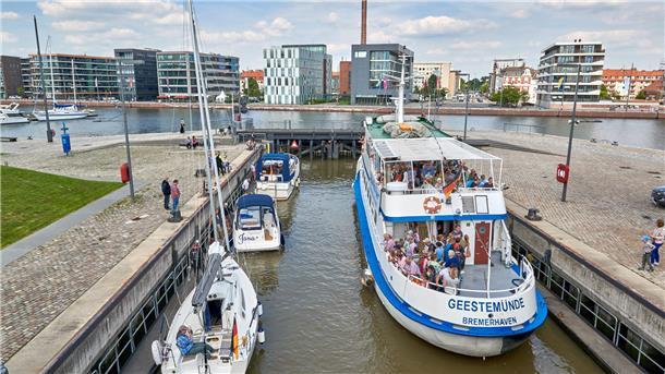 20 Jahre Schleuse Neuer Hafen: Bremerhaven feiert mit Musik und Gästen Das „Tor zur Welt“ feiert Geburtstag: Die Schleuse Neuer Hafen in Bremerhaven wurde vor 20 Jahren eröffnet.