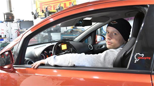 Das Tunen von Autos ist für ihn eine Leidenschaft: Sebastian Fahlbusch.