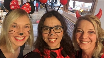 Das Veranstaltungsteam - bestehend aus Maren Katt, Melanie Blank und Nicole Cheek - hat wieder ein buntes Rahmenprogramm zusammengestellt, welches für jede Menge Spaß sorgen wird.
