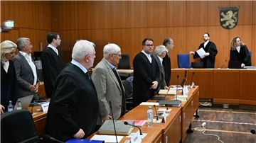 Das Verfahren gegen Wolfgang Niersbach (2.v.l.) könnte demnachst eingestellt werden.