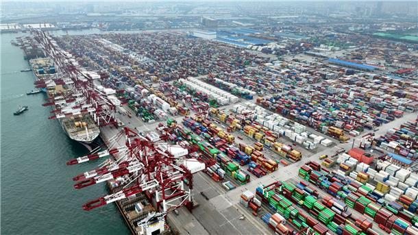 EU-Firmen bewerten Aussichten in China pessimistisch wie nie Das vergangene Jahr sei für europäische Unternehmen in China von „wachsender Unsicherheit“ geprägt gewesen, so die EU-Handelskammer.