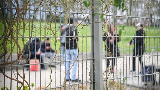 Das Versammlungsverbot findet nicht überall Gehör. Hier der Leher Stadtpark. Foto Scheschonka