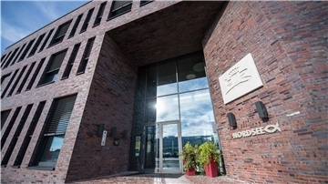 Das Verwaltungsgebäude der „Nordsee“ an der Herwigstraße in Bremerhaven wurde erst 2016 gebaut. Nach der Übernahme von Kharis Capital 2019 gab es Anzeichen zu einem möglichen Umzug nach Hamburg.