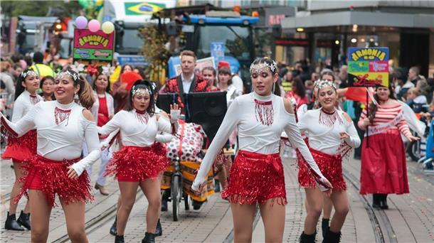 Fünfte Jahreszeit in Bremen – Tausende ziehen zum Freimarkt Das Volksfest wird seit dem Jahr 1035 veranstaltet.