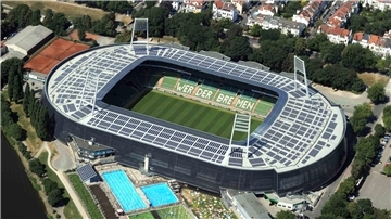 Das Weserstadion in Bremen mit seinen ikonischen Flutlichtmasten.